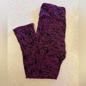 Women’s Leggings in Purple and Black Music Instrument Pattern, like new, T/C